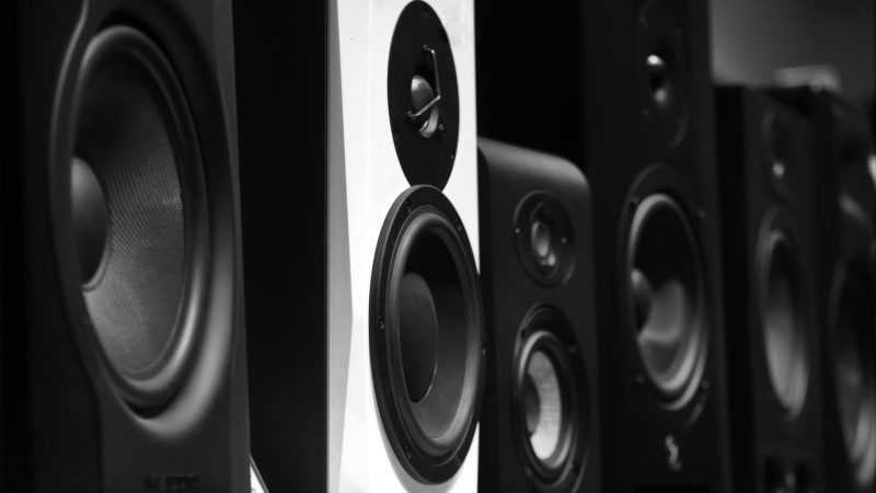 The Pros and Cons of Different Types of Computer Speakers: Wired vs. Wireless